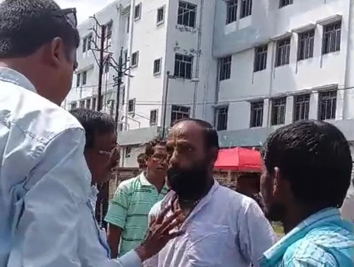 কাকদ্বীপে দাদাগিরির অভিযোগ হিন্দু সংগঠনের সভাপতি এর বিরুদ্ধে